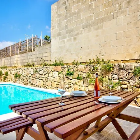 Βίλα Sleeps 4 With Pool And Wifi Victoria