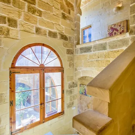 Sleeps 4 With Pool And Wifi Βίλα Victoria