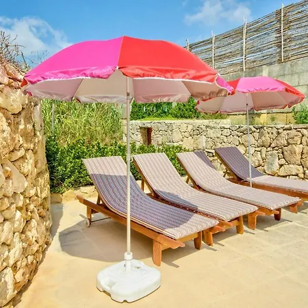 Sleeps 4 With Pool And Wifi Βίλα