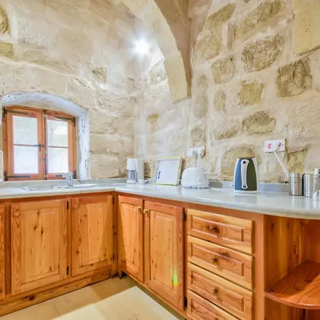 Βίλα Sleeps 4 With Pool And Wifi *