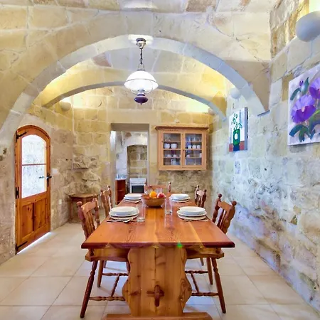 Βίλα Sleeps 4 With Pool And Wifi *